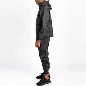 Conjunto de Chándal Cortavientos con Capucha Personalizado Unisex para Invierno, Estilo Urbano, con Diseño Estampado Sólido - Product Image 1