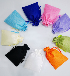 Sac cadeau en jute réutilisable et résistant pour le shopping et l'emballage de cadeaux - Product Image 3