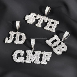 Collier de luxe en moissanite en gros avec pendentif nom en lettres majuscules, entièrement serti de pierres et chaîne cubaine étincelante - Product Image 5