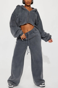 Ensemble de survêtement vintage délavé à l'acide, comprenant un sweat à capuche court zippé personnalisé et un pantalon de survêtement en molleton taille haute avec cordon de serrage et poignets côtelés, vente en gros - Product Image 2
