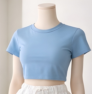 เสื้อครอปท็อปผู้หญิง OEM ผ้าคอตตอนพรีเมียม 220 GSM เนื้อผ้าหนา ทรงเข้ารูป สไตล์ลำลอง แฟชั่น เสื้อยืดเปล่าสำหรับผู้หญิง ขายส่งจากผู้ผลิต - Product Image 4