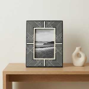 Marco de Fotos Artístico de Resina y Hueso Incrustado, Moderno y Hecho a Mano, con Diseño Elegante y Personalizado para Interiores de Lujo - Product Image 2