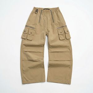 Pantalones Cargo Tácticos Beige al por Mayor |   Pantalones Utilitarios de Mezcla de Algodón con Múltiples Bolsillos |   Proveedor de Ropa de Trabajo y Ropa Urbana OEM - Product Image 1