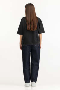 T-shirt décontracté noir vintage ample et confortable pour femme, fabriqué au Pakistan - Product Image 2