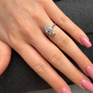 Bague de Fiançailles et de Mariage Classique à Succès avec Diamant de Laboratoire Taille Marquise de 1,50 Carat en Or Blanc 14 carats Vermeil pour Fête - Product Image 4