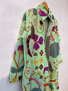 Chaqueta larga vintage de terciopelo verde menta Suzani bordada con diseño floral, manga larga, ropa de abrigo de invierno para mujer - Product Image 4