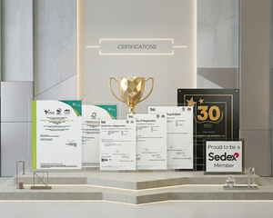 Vitrine d'angle moderne en verre TMG, gain de place, avec portes vitrées pour objets de collection et salon - Product Image 6