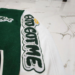 Chaqueta Varsity Verde y Blanca para Hombre, Estilo Hip Hop, Chaqueta de Béisbol con Parches Bordados - Product Image 2