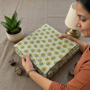 Tela de Algodón Verde Orgánica Tejida a Mano con Estampado de Bloques, Suave, Ligera y Transpirable, para Vestidos, Kurtis y Ropa Deportiva - Product Image 4