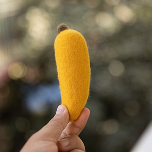 Fruta de Fieltro de Lana en Forma de Plátano, Juguete Educativo Hecho a Mano para Niños, Juguete Montessori, Venta al por Mayor - Product Image 1