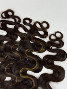 Extensions de cheveux humains ondulés couleur piano avec closure, mèches brunes avec reflets blonds, vente en gros - Product Image 4