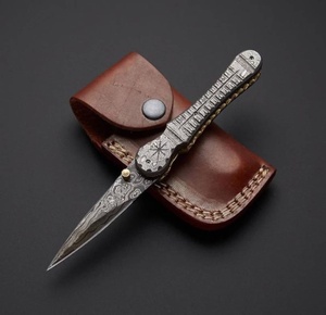 Couteau utilitaire pliant en acier Damas SHARP POINT TRADES, lame droite de 0,5 mm d'épaisseur, ouverture par bouton rotatif, manche en bois - Product Image 5