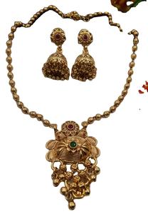 Parure de bijoux élégante et durable en laiton plaqué or de style sud-asiatique pour femme, collier géométrique et boucles d'oreilles stylées, idéale pour mariage et fiançailles - Product Image 3