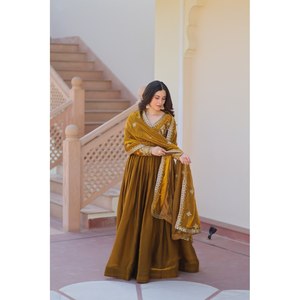 Robes de soirée-Robe de soirée avec zari et paillettes brodées Travail - Product Image 2