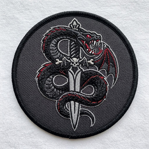 Parche Termoadhesivo Personalizado de Daga de Vampiro, Insignia Bordada Circular, Aplique de Ala de Murciélago y Espada para Ropa Gótica de Halloween y Chaquetas Vaqueras - Product Image 1