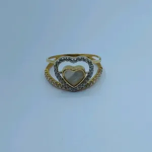 Elegante Anillo Doble Corazón Dorado con Halo de Diamantes y Centro de Madreperla para Mujer, Joyería Fina Romántica, Regalo - Product Image 1