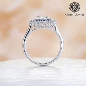 Bague de fiançailles pour femme Charm_Jewells en argent 925 avec moissanite, taille coussin, motif floral, sertissage à griffes, style classique, certifiée IGI - Product Image 4