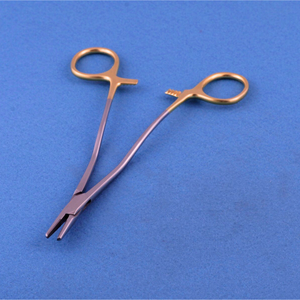 Portaagujas Bozemann 20-26cm de Acero Inoxidable MayoMed TC, Portaagujas de Inserción, Instrumentos Quirúrgicos con Certificación CE - Product Image 1