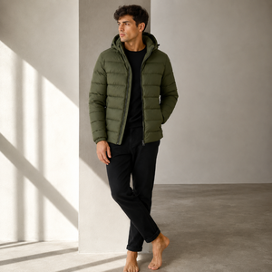 Chaqueta acolchada diseñada con aislamiento ligero que ofrece un calor confiable, comodidad elegante y protección moderna contra el frío. - Product Image 5