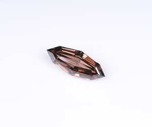 Diamant de laboratoire tendance OM GEMS 4,45 CT couleur champagne taille fantaisie marquise, certifié IGI pour la fabrication de bijoux - Product Image 2