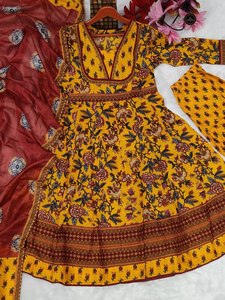 NUEVAS COLECCIONES FESTIVAS EXCLUSIVAS, SALWAR KAMEEZ DE SEDA PREMIUM con DUPATTA, con Estampado en Relieve, para Fiestas Formales, para Mujer - Product Image 4