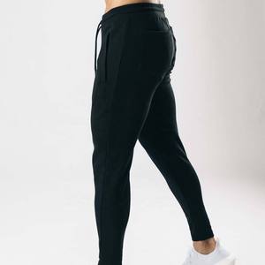 Pantalon de jogging fuselé noir en coton pour homme avec cordon de serrage à la taille et poches latérales - Product Image 2