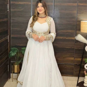 Costume Anarkali de designer en faux georgette style Bollywood, avec travail Koti et broderie, longueur ras du sol, pour mariages et fêtes festifs - Product Image 1