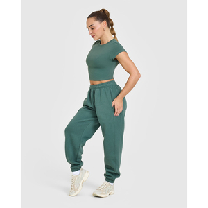 Conjunto de Top Corto y Pantalones Verdes para Mujer a la Moda – Precio al por Mayor, Ropa Urbana Personalizada OEM - Product Image 2