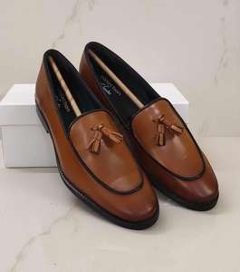 SUPERIOR TRADERZ Chaussures mocassins en cuir traditionnelles pour hommes - Conception légère, confort respirant, semelle intermédiaire en cuir véritable - Product Image 1