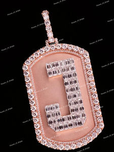 Colgante con inicial J en plata 925 con incrustaciones de moissanita, diamantes de corte baguette y piedras redondas, para uso unisex. - Product Image 2