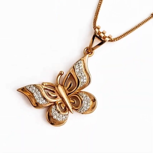 Collier pendentif papillon de luxe Revalia en or rose 18 carats avec accents blancs brillants, bijoux sophistiqués pour femmes, cadeau - Product Image 4