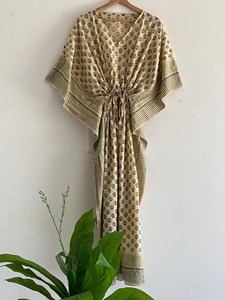 Vestido Kaftán de Algodón Sostenible con Estampado a Mano, Estilo Bohemio para Mujer, Color Beige Verde, Maxi Kaftán con Mangas Kimono y Corte Holgado - Product Image 2