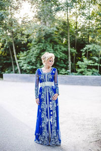 Kaftan de color azul real con hermosas cuentas y trabajo de bordado Venta caliente en Dubai - Product Image 2