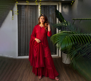 Ensemble Kurti Sharara Gharara Midi Réversible en Crêpe Brodé de Paillettes Indiennes, Coupe Slim, pour l'Hiver, Idéal Diwali - Vente en Gros - Product Image 1