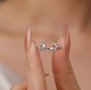 แหวนเงินแท้รูปหมาป่าร้องไห้และพระจันทร์ แหวนรูปสัตว์แบบปรับขนาดได้ - Product Image 2