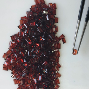 โกเมนสีแดงธรรมชาติ 3.30x2 มม. ทรงบาแกตต์ คุณภาพดีที่สุด พลอยเม็ดเดี่ยว ขนาดปรับแต่งได้สำหรับทำเครื่องประดับ - Product Image 3