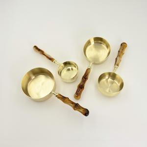 Tasses à mesurer en acier inoxydable finition or avec poignée en résine électroplaquée, ensemble de 4 tasses et cuillères à mesurer, outils de cuisine et de pâtisserie - Product Image 4