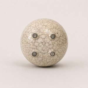 Jarrón Redondo de Cerámica Raku con Acabado Craquelado Blanco Moderno - Centro de Mesa Decorativo Pequeño para Bodas - Product Image 2