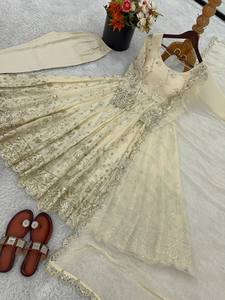 Robe Anarkali longue de luxe brodée à la main – Tailles personnalisées disponibles – Vêtements ethniques indiens de luxe en gros – Champag - Product Image 6
