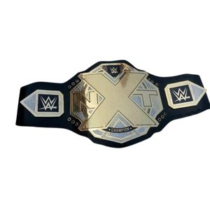 C'est une ceinture de championnat féminin de la WWE. - Product Image 5
