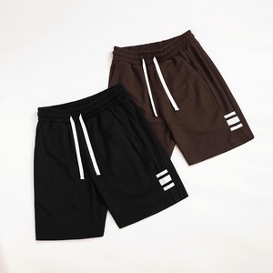 Pantalones cortos deportivos Cool Motion para hombre TST 4198 con detalles de rayas llamativas - Product Image 1