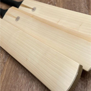Bate de Críquet de Madera Kashmir Willow de Alto Rendimiento y Comodidad, Personalizado, de Alta Calidad, para Zurdos, Ligero y Ecológico, Hecho en Pakistán - Product Image 2