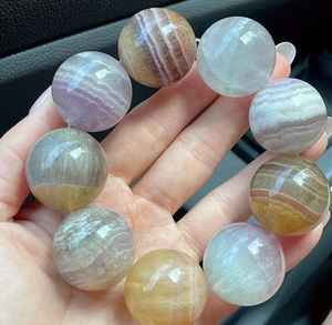 สร้อยข้อมือแฟชั่นเรซิ่นขนาดเล็ก ดีไซน์ไม่ซ้ำใคร เรียบง่าย สีสันผสมผสานแปลกตา - Product Image 4