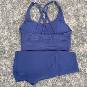 Traje de fitness sencillo de color liso, talla grande, transpirable, ecológico, con soporte alto, cintura media, leggings cortos y espalda cruzada frontal. - Product Image 6