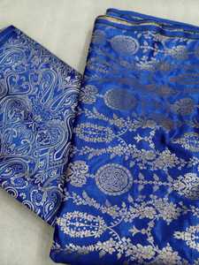 Tissu en soie brodée Banarasi bleu, tissé, pour sari ou costume, avec imprimé floral zari. - Product Image 3