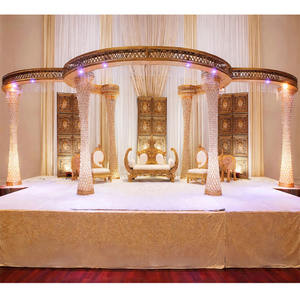 Mandap de Boda del Sur de la India con Diamantes, Columnas de Cristal, Set de Mandap Real, Marco Redondo Exclusivo, en Venta en Los Ángeles, EE. UU. - Product Image 1