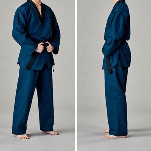 Dobok d'arts martiaux traditionnel blanc uni à col en V, en tissu lisse, avec ceinture, pour l'entraînement - Nouveauté - Product Image 3
