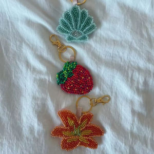 Llavero de vaca bordado a mano con cuentas para llaves o bolsos, llavero de vaca auspicioso, perfecto para regalar, llaves de coche, monederos - Product Image 1