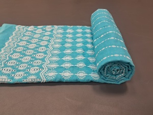 Tissu en coton bleu clair brodé Schiffli avec des détails en fil blanc et bordure festonnée pour robes féminines, vente en gros - Product Image 5