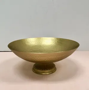 Elegante tazón de metal para servir, para una experiencia gastronómica de lujo. Tazón de metal de diseño artesanal para decoración del hogar y la oficina, con acabado seguro. - Product Image 1